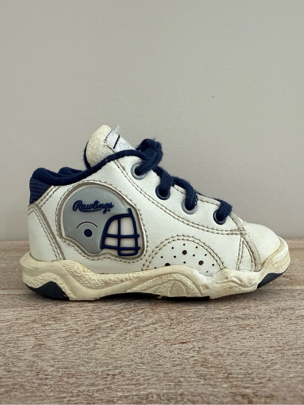 Vintage Rawlings Sneakers Size 5.5